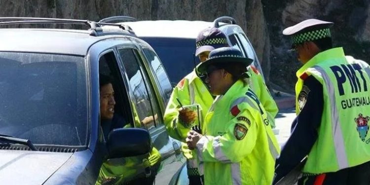 La Dirección General de Tránsito realizará cerca de 130 operativos en las principales carreteras del paí­s