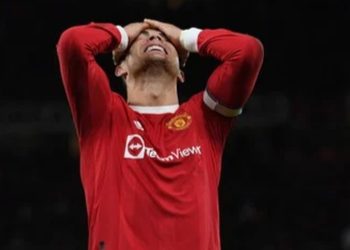 La Federación Inglesa de Fútbol acusa a Cristiano Ronaldo por tirar el celular de un aficionado