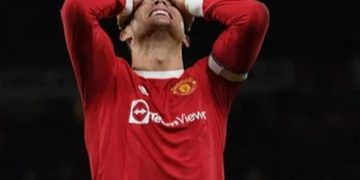 La Federación Inglesa de Fútbol acusa a Cristiano Ronaldo por tirar el celular de un aficionado