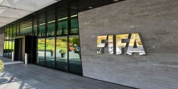 La FIFA abrirá un diálogo para mejorar el sistema de traspasos tras la sentencia del caso Lass Diarra