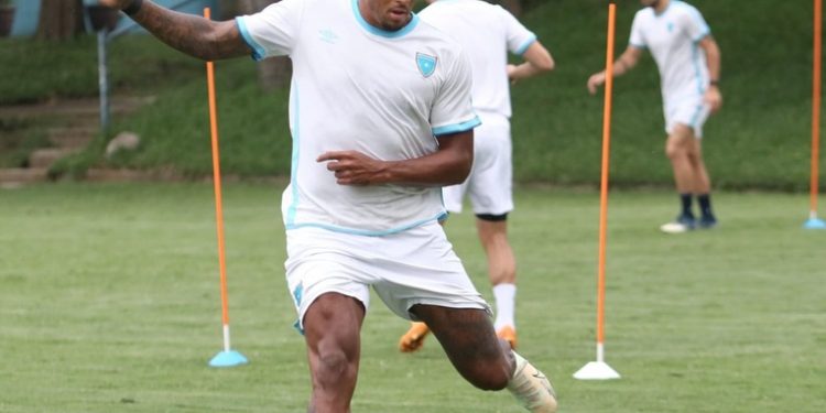 La FIFA aprobó que Nathaniel Méndez-Laing juegue en con la selección Nacional de Guatemala
