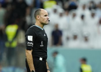 La FIFA decide sobre el árbitro Mateu Lahoz tras la polémica por el partido Argentina-Paí­ses Bajos