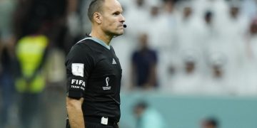 La FIFA decide sobre el árbitro Mateu Lahoz tras la polémica por el partido Argentina-Paí­ses Bajos