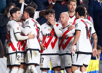 La FIFA sanciona a Rayo Vallecano y Mallorca sin poder fichar en tres ventanas