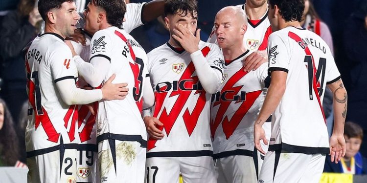 La FIFA sanciona a Rayo Vallecano y Mallorca sin poder fichar en tres ventanas