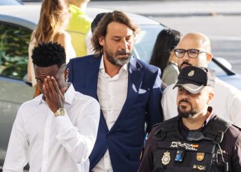 La Fiscalía de España pide archivar una causa por los insultos racistas contra Vinícius en Valencia