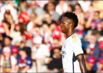 La Fiscalía no ve delito de odio en los insultos racistas contra Vinicius en el clásico de Montjuïc