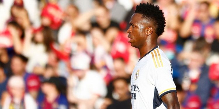 La Fiscalía no ve delito de odio en los insultos racistas contra Vinicius en el clásico de Montjuïc