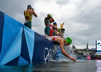 La francesa Beaugrand gana el oro en triatlón tras superar el Sena las pruebas de calidad del agua