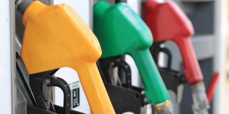 La gasolina baja Q1.17 y el diésel aumenta siete centavos