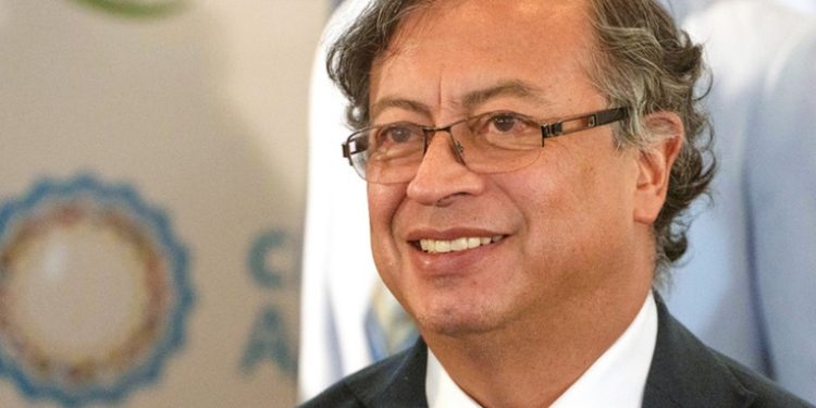 La imagen positiva de Gustavo Petro sube 10 puntos entre los colombianos