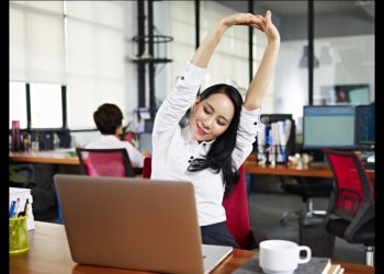 La importancia de realizar estiramientos durante el dí­a de trabajo.
