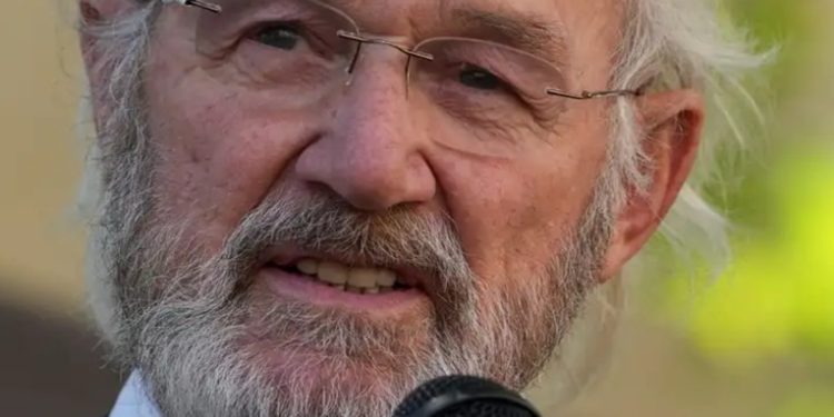 La Justicia británica frena la extradición de Julian Assange