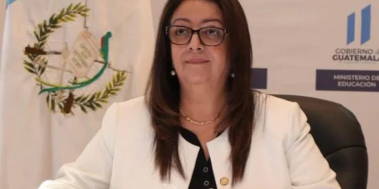 La Ministra de Educación asegura que la falta de maestros se debe al aumento de alumnos inscritos