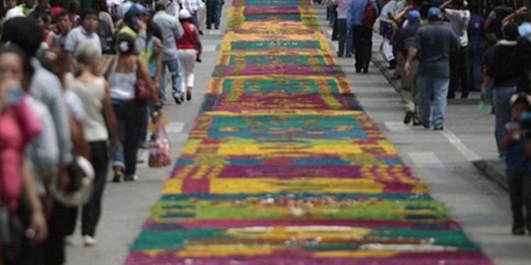 La municipalidad capitalina buscará elaborar alfombra de aserrín más larga del mundo