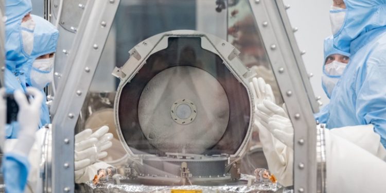 La NASA queda sorprendida al abrir el recipiente que contiene polvo del asteroide Bennu