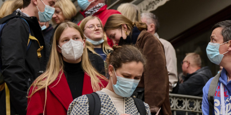 La OMS afirma que la fase aguda de la pandemia puede terminar en el verano boreal si se vacuna el 70% de la población