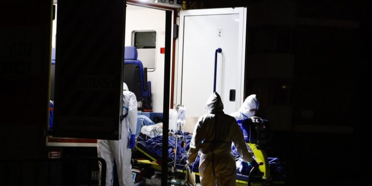 La OMS comunica que aún no está claro si la variante í“micron del coronavirus es más peligrosa