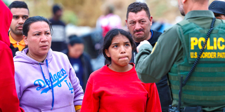 La Patrulla Fronteriza de EE.UU. rompe récord con casi 10.000 arrestos por día