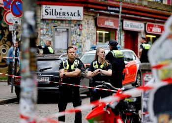 La Policía alemana dispara a un hombre armado con un hacha en Hamburgo antes de un partido de la Eurocopa