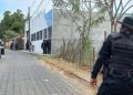 La policía de Guatemala busca a presunto narco que amenazó con un fusil a dos agentes