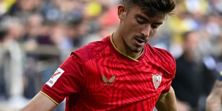 La Policía detiene a Kike Salas, jugador del Sevilla, por presuntas apuestas ilegales