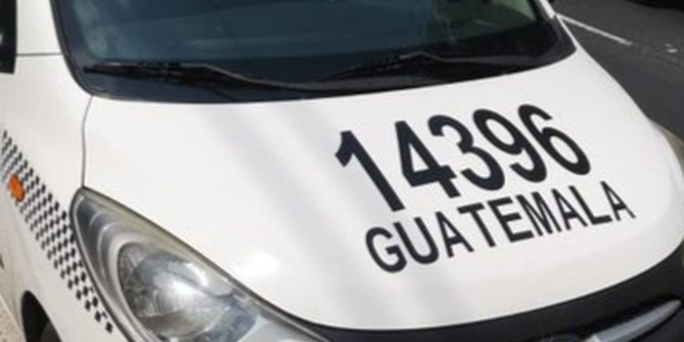 La Policía Nacional Civil detiene a 32 taxistas piratas y los envían a tribunales
