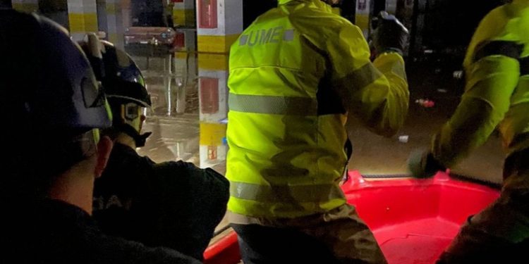 La Policía no encuentra cadáveres en el aparcamiento del centro comercial Bonaire tras inspeccionar 50 vehículos