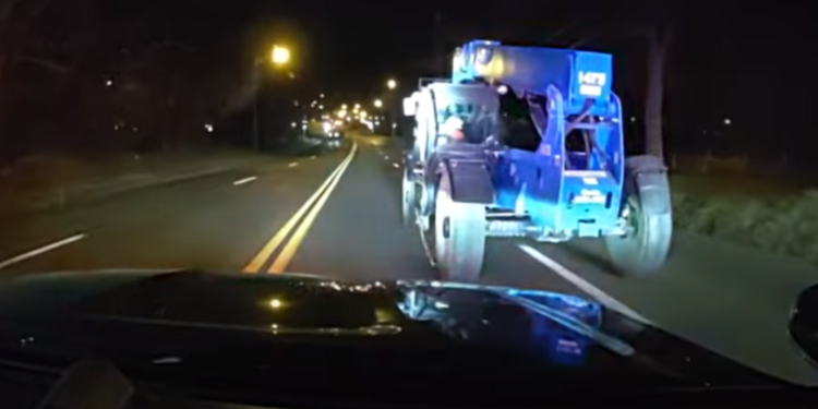 La Policía persigue durante más de una hora a un niño que robó una carretilla elevadora