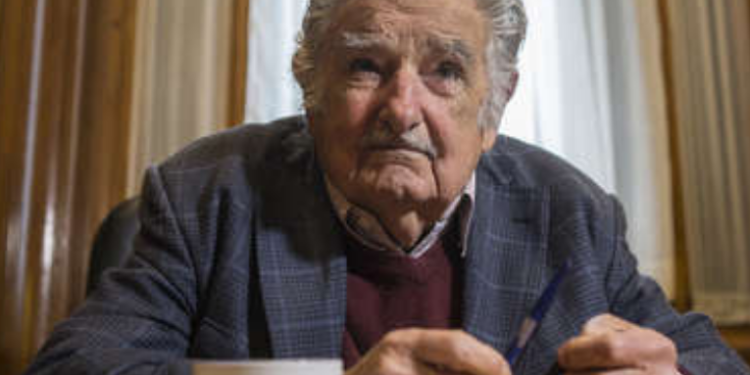 La polí­tica está muy bastardeada: José Mujica afirma que la democracia en Latinoamérica pierde prestigio