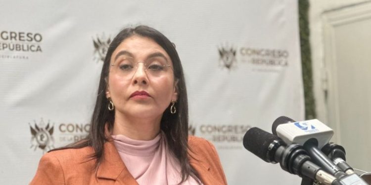 La presidenta del Congreso anuncia la recepción del expediente de antejuicio contra magistrados del TSE