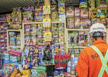 La quema de pólvora, una peligrosa tradición navideña en Centroamérica