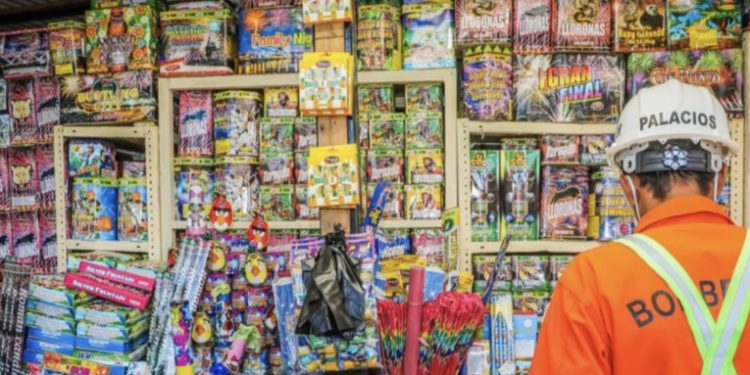 La quema de pólvora, una peligrosa tradición navideña en Centroamérica
