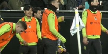 La Real Sociedad denuncia insultos a Kubo y Barrenetxea en Mestalla: 'Etarra, vete a poner bombas!'