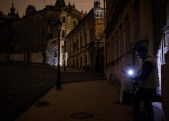 La región de Kiev y su capital continúan casi sin suministro eléctrico