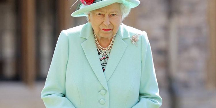 La reina Isabel II reacciona luego de la entrevista del príncipe Enrique y Meghan Markle