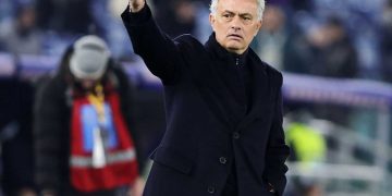 La Roma cesa a Mourinho y nombra a De Rossi nuevo entrenador