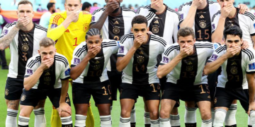 La selección alemana se tapa la boca como protesta en Qatar