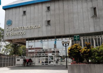 La Superintendencia de Bancos autorizó el cierre del sistema bancario y financiero del paí­s