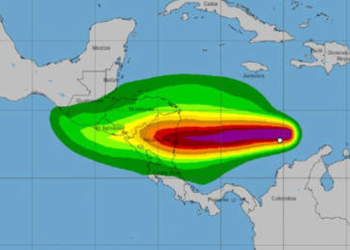 La tormenta tropical Julia se fortalece y comienza a hacer estragos en su paso por el Caribe
