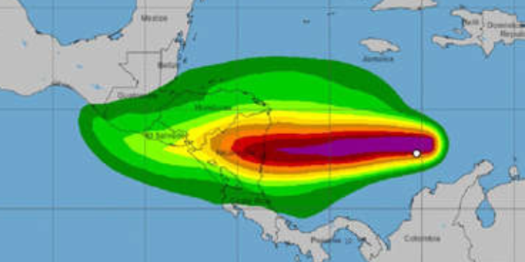 La tormenta tropical Julia se fortalece y comienza a hacer estragos en su paso por el Caribe