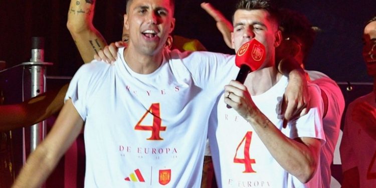 La UEFA anuncia una investigación por los cánticos de 'Gibraltar español' de Morata y Rodrigo