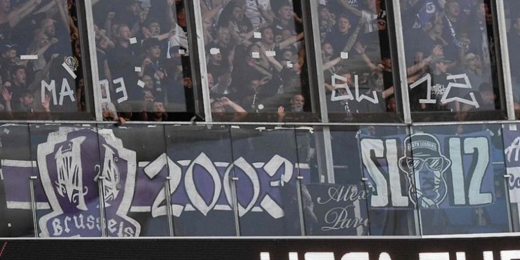 La UEFA sanciona al Atlético y al Anderlecht por incidentes de sus aficionados