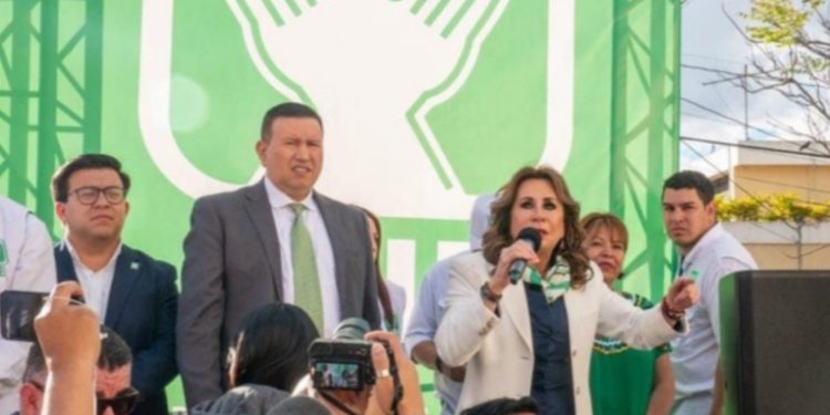 La UNE anunciará la próxima semana a integrantes de su posible gabinete de gobierno