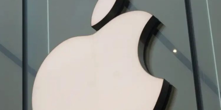 La Unión Europea multa a Apple con 1.800 millones de euros