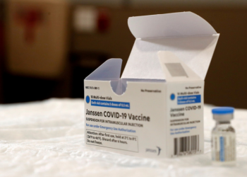 La vacuna Covid-19 de Johnson & Johnson está bajo investigación en la UE por un posible ví­nculo con coágulos de sangre 'inusuales'