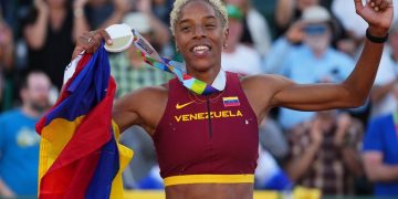 La venezolana Yulimar Rojas es la primera tricampeona del mundo en salto triple