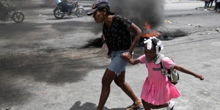 La violencia de las pandillas y el hambre ponen a Haití­ otra vez al borde del colapso