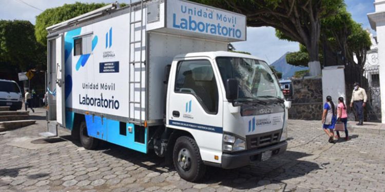 Laboratorio móvil es trasladado a la Plaza Barrios