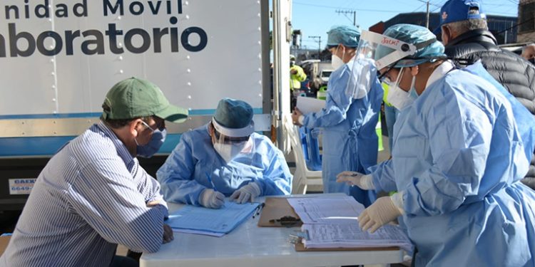 Laboratorios móviles inician recorrido para realizar pruebas COVID-19